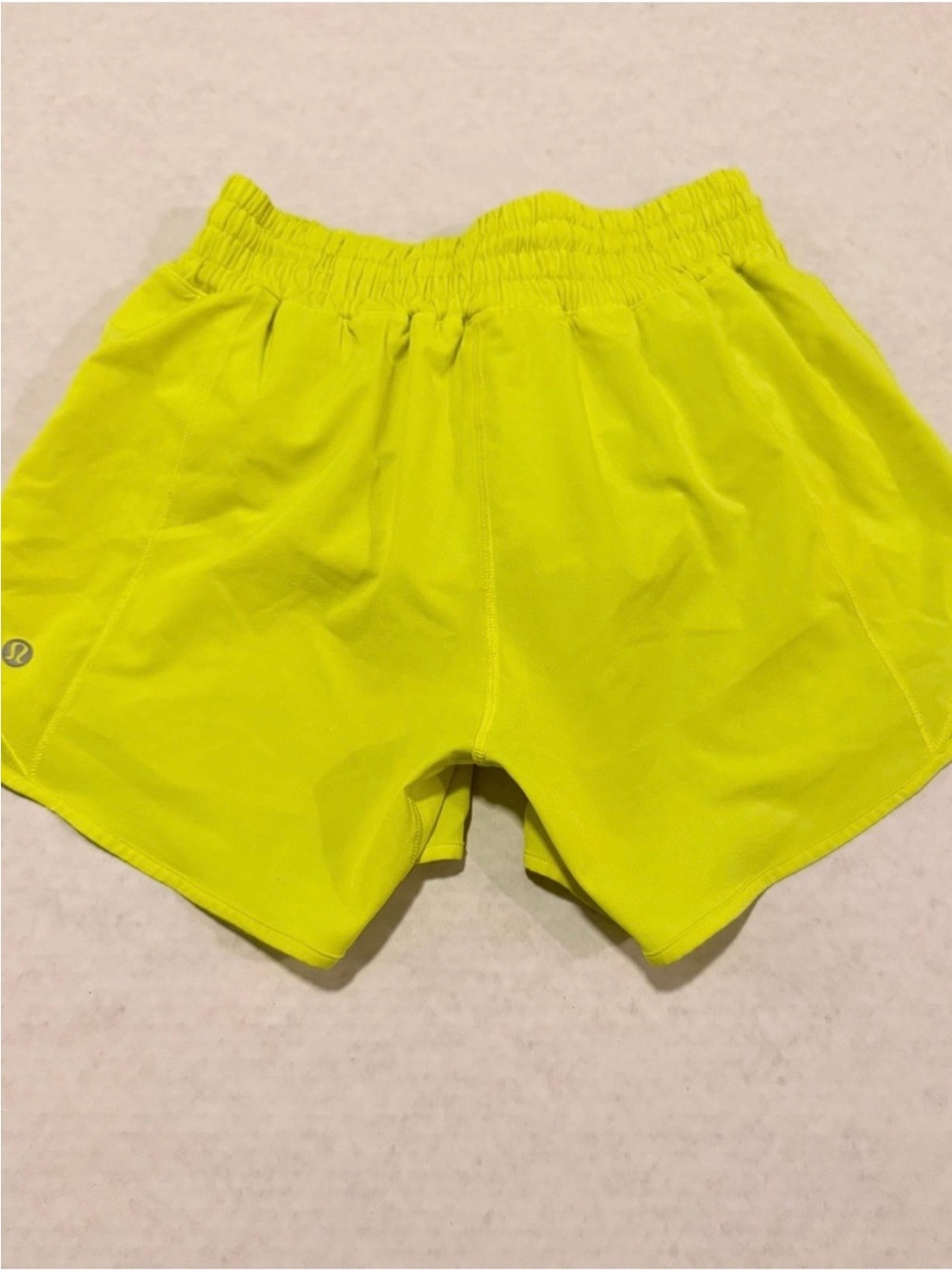 Lululemon Hotty Hot High-Rise Lined Short 4" Electric Lemon W7AW7T Size 2 Tall